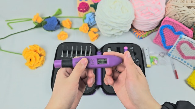 Amazon.com: Bybykoi Light Up Crochet Hooks Set with 24